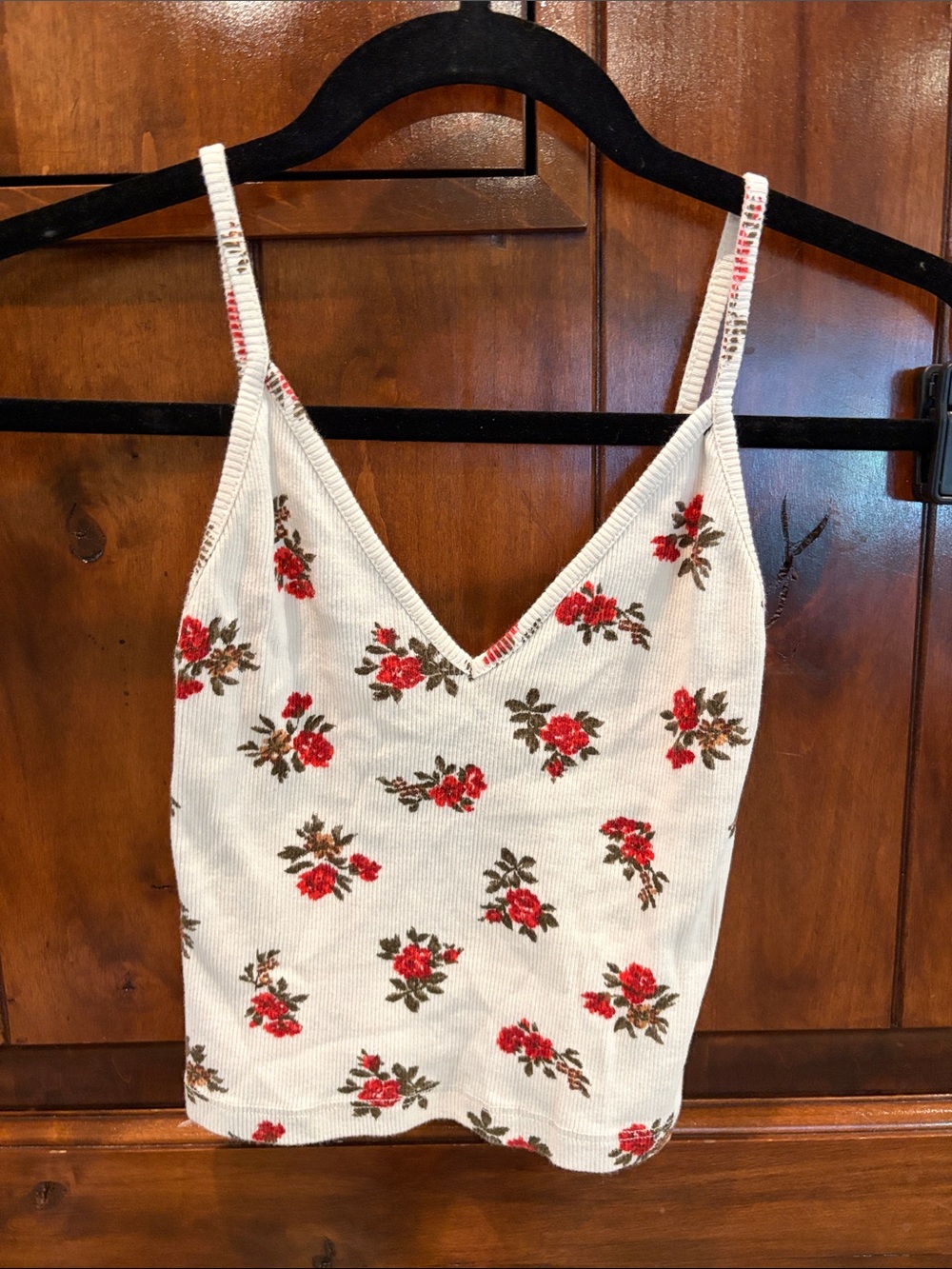 🌹 Brandy Melville Cream Floral Ribbed V-Neck Cami with Red Roses